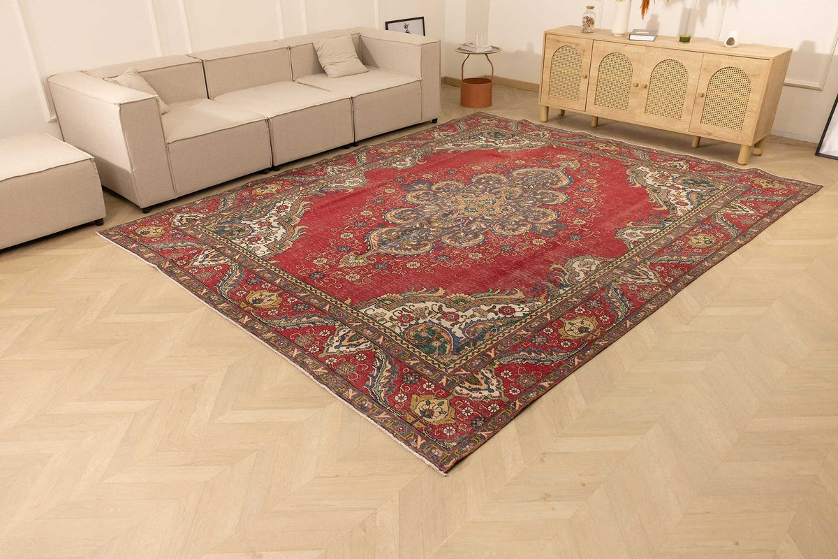 Vintage Southeastern Persian Style Oversize Rug 9x12 ft — Red & Beige Medallion