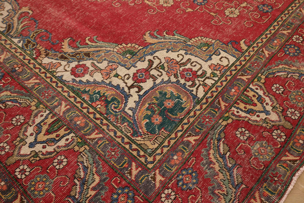 Vintage Southeastern Persian Style Oversize Rug 9x12 ft — Red & Beige Medallion