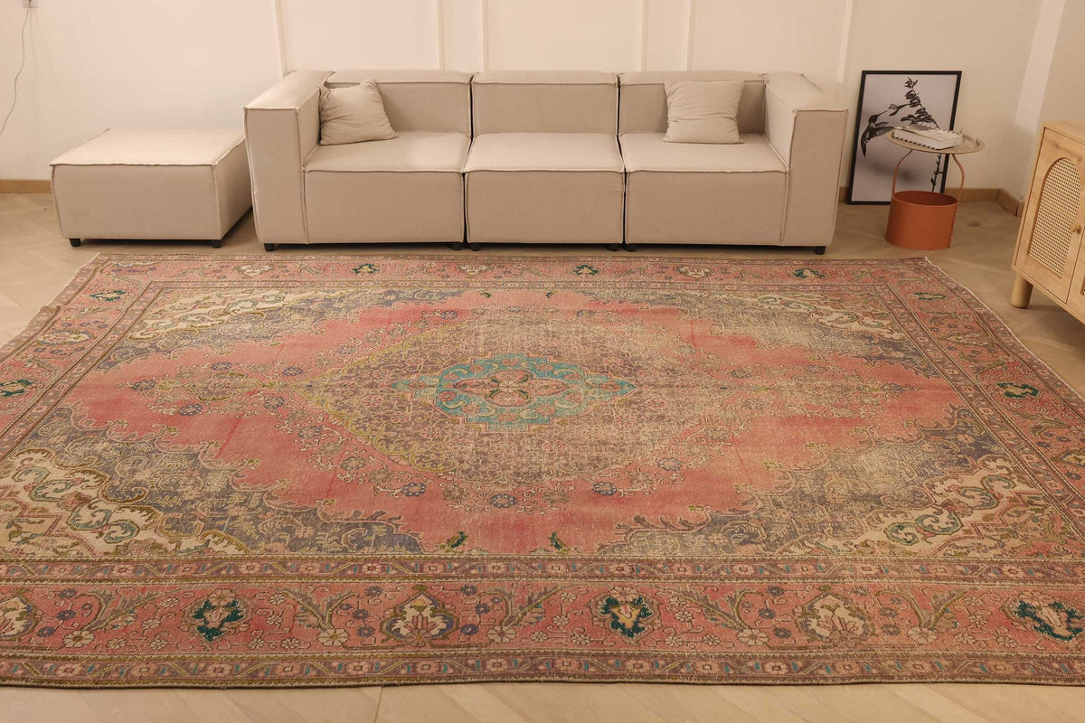 Vintage Southeastern Persian Style Oversize Rug 10x13 ft — Pink & Beige Medallion