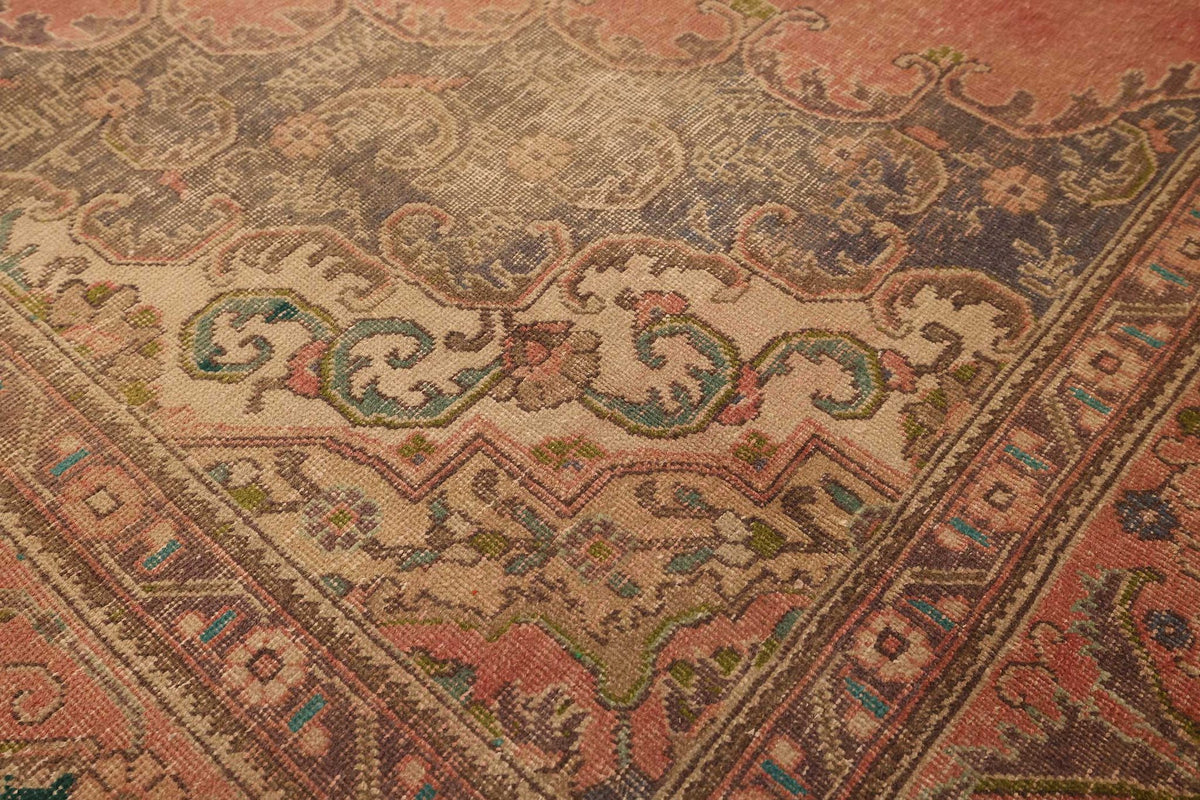 Vintage Southeastern Persian Style Oversize Rug 10x13 ft — Pink & Beige Medallion