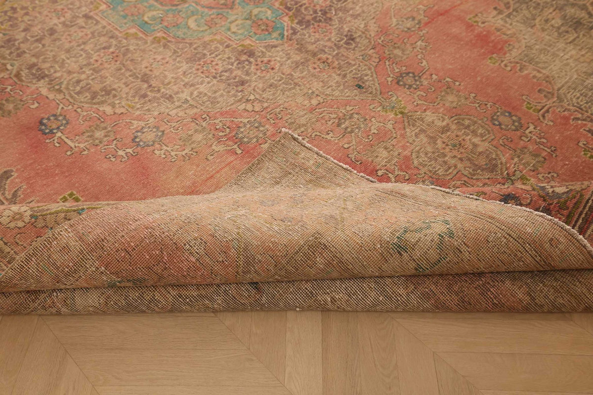 Vintage Southeastern Persian Style Oversize Rug 10x13 ft — Pink & Beige Medallion