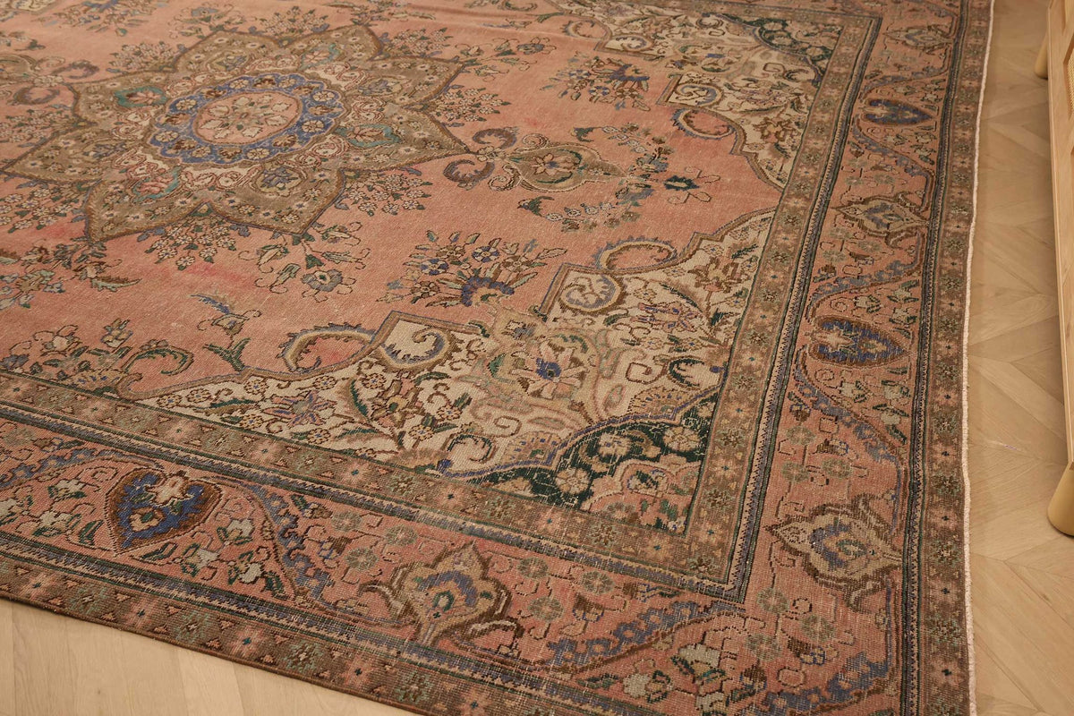 Vintage Southeastern Persian Style Oversize Rug 10x12 ft — Beige & Blue Medallion
