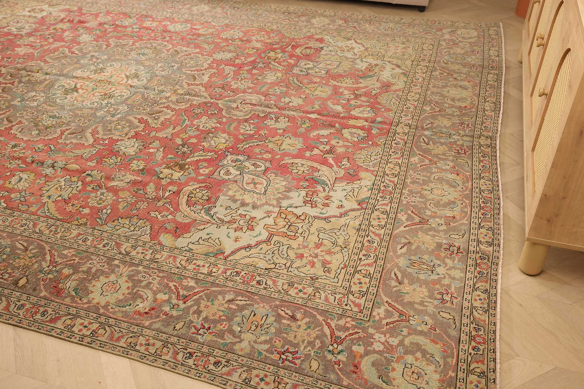 Vintage Southeastern Persian Style Oversize Rug 10x13 ft — Red & Beige Medallion