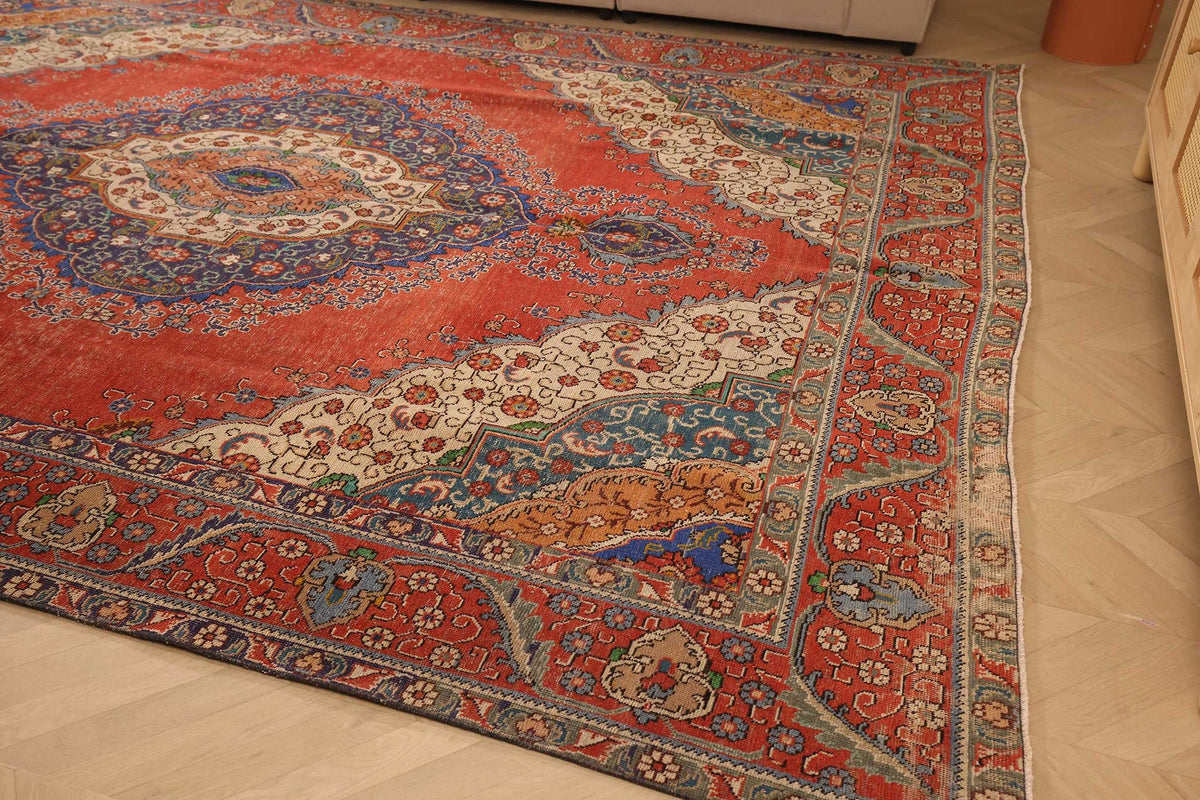 Vintage Southeastern Persian Style Oversize Rug 9x12 ft — Red & Blue Medallion