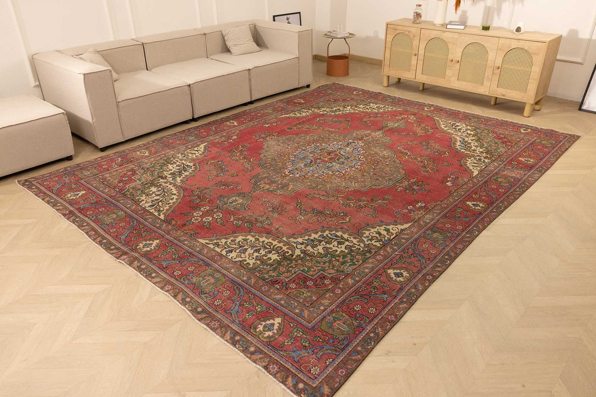 Vintage Southeastern Persian Style Oversize Rug 9x13 ft — Red & Beige Medallion
