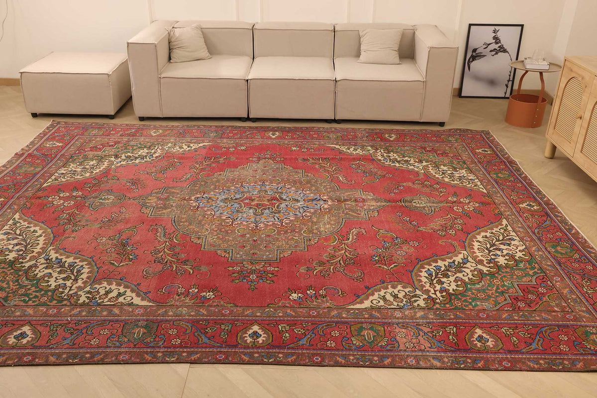 Vintage Southeastern Persian Style Oversize Rug 9x13 ft — Red & Beige Medallion