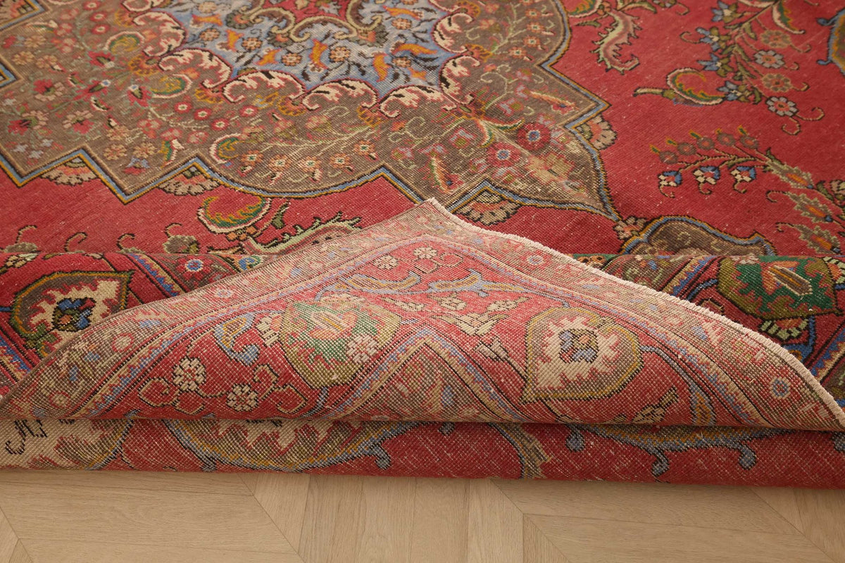 Vintage Southeastern Persian Style Oversize Rug 9x13 ft — Red & Beige Medallion