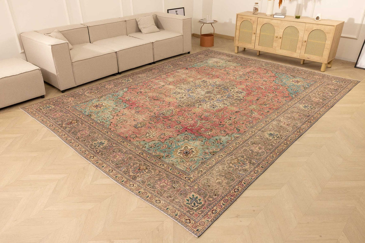 Vintage Southeastern Persian Style Oversize Rug 10x13 ft — Red & Green Medallion