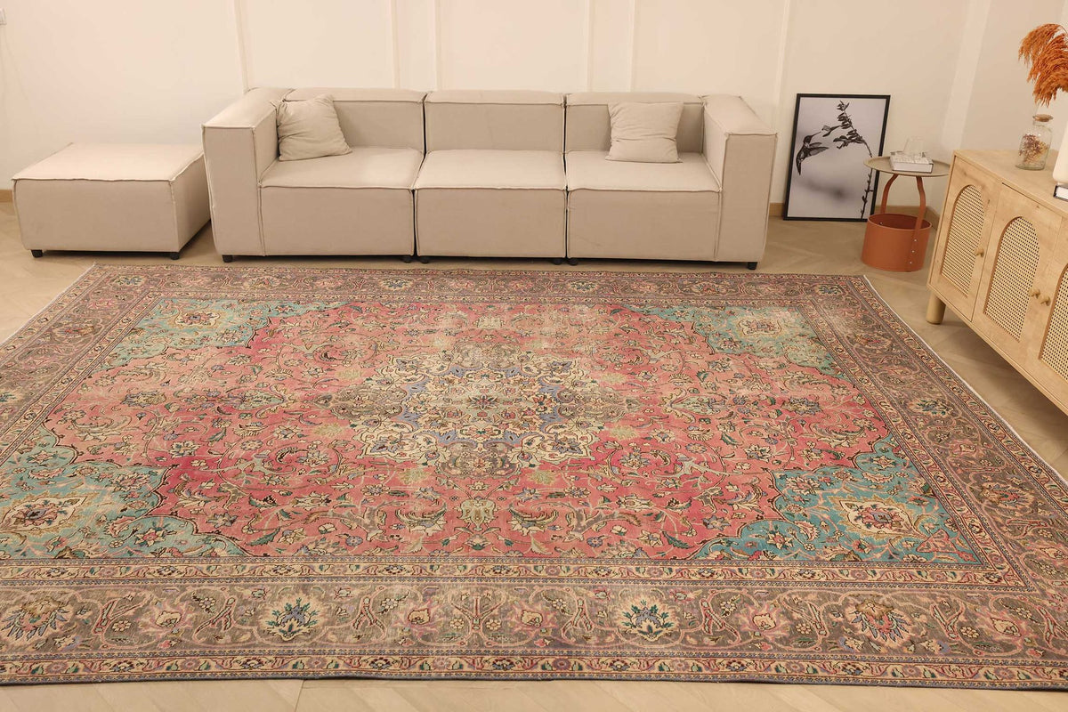 Vintage Southeastern Persian Style Oversize Rug 10x13 ft — Red & Green Medallion
