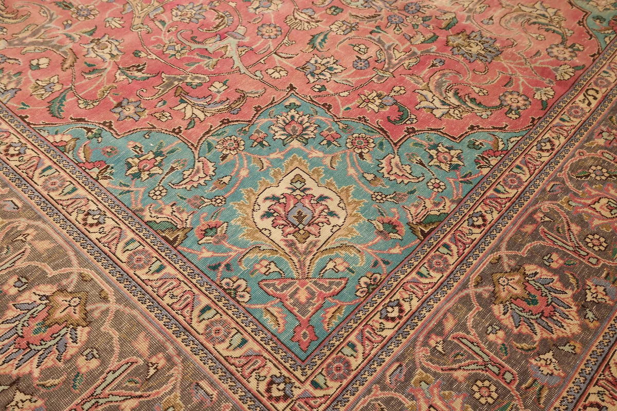 Vintage Southeastern Persian Style Oversize Rug 10x13 ft — Red & Green Medallion