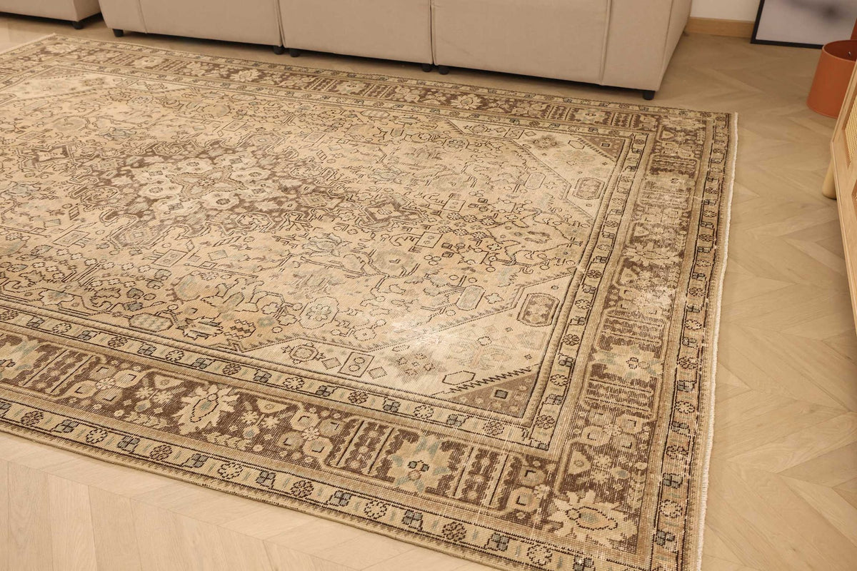 Vintage Southeastern Persian Style Oversize Rug 8x11 ft — Beige & Brown Floral
