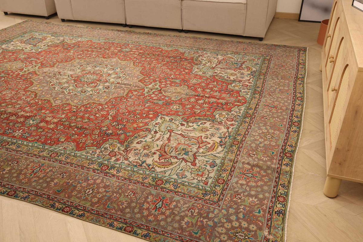 Vintage Southeastern Persian Style Oversize Rug 9x12 ft — Red & Beige Medallion