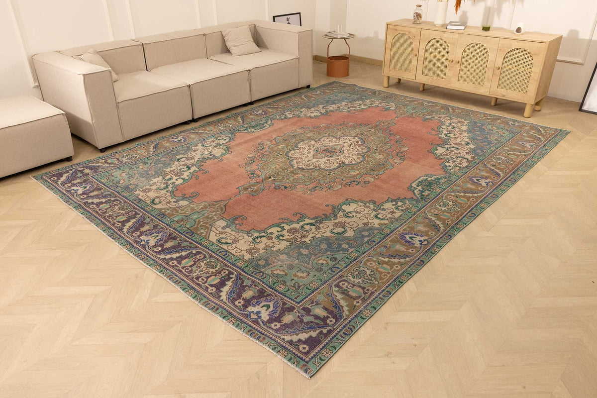 Vintage Southeastern Persian Style Oversize Rug 9x13 ft — Red & Green Medallion