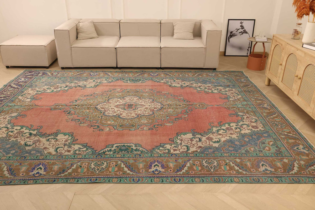 Vintage Southeastern Persian Style Oversize Rug 9x13 ft — Red & Green Medallion