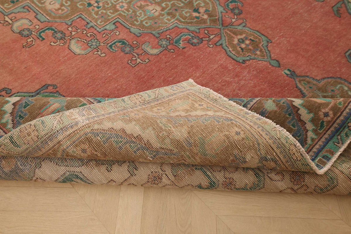 Vintage Southeastern Persian Style Oversize Rug 9x13 ft — Red & Green Medallion
