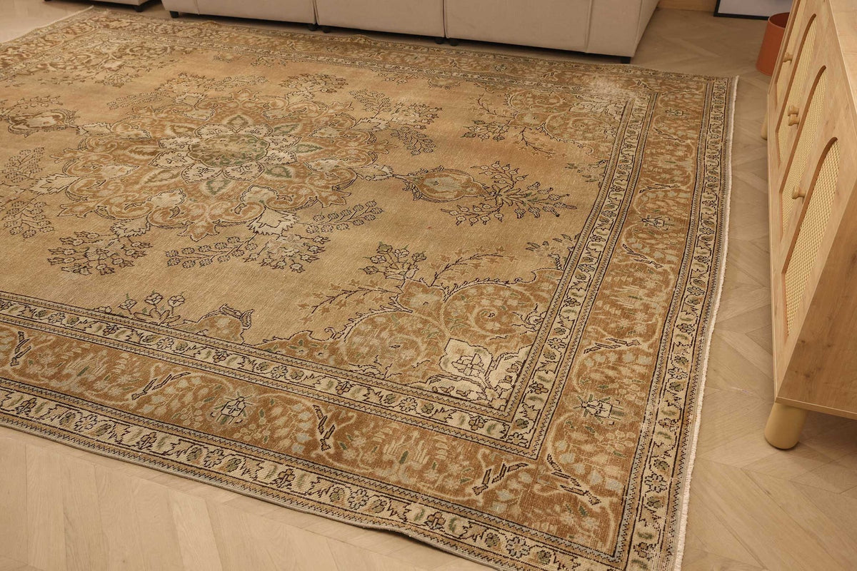 Vintage Southeastern Persian Style Oversize Rug 10x13 ft — Beige & Brown Medallion