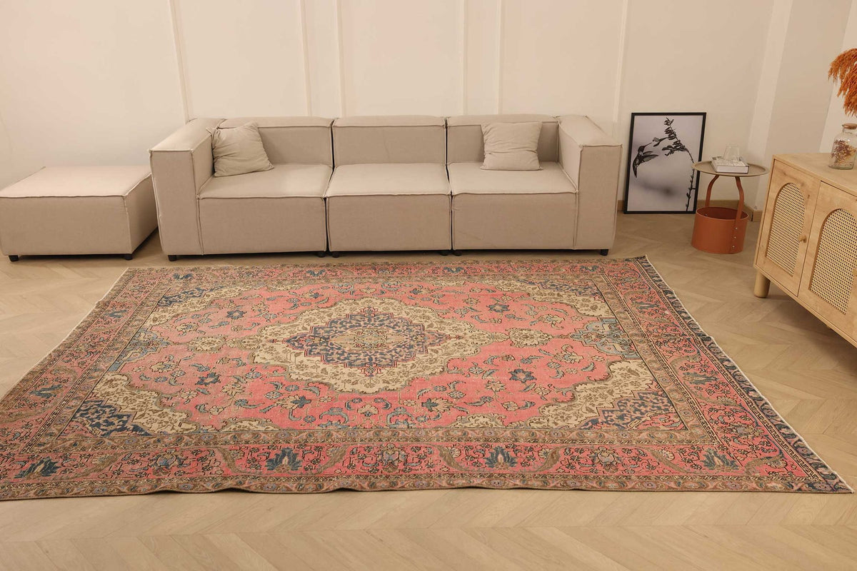 Vintage Southeastern Persian Style Oversize Rug 7x10 ft — Pink & Beige Medallion