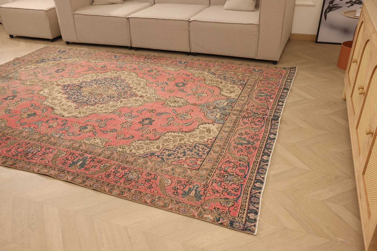 Vintage Southeastern Persian Style Oversize Rug 7x10 ft — Pink & Beige Medallion