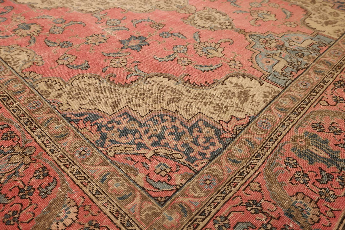 Vintage Southeastern Persian Style Oversize Rug 7x10 ft — Pink & Beige Medallion