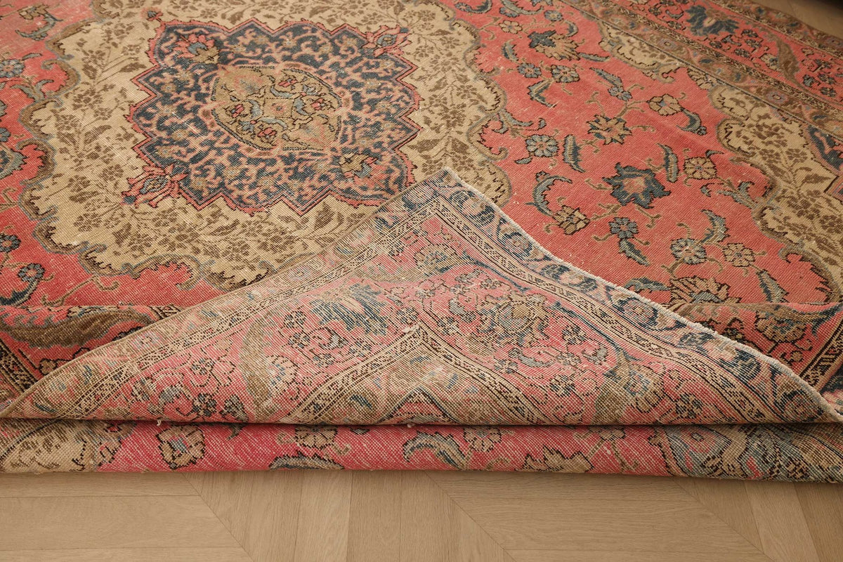 Vintage Southeastern Persian Style Oversize Rug 7x10 ft — Pink & Beige Medallion