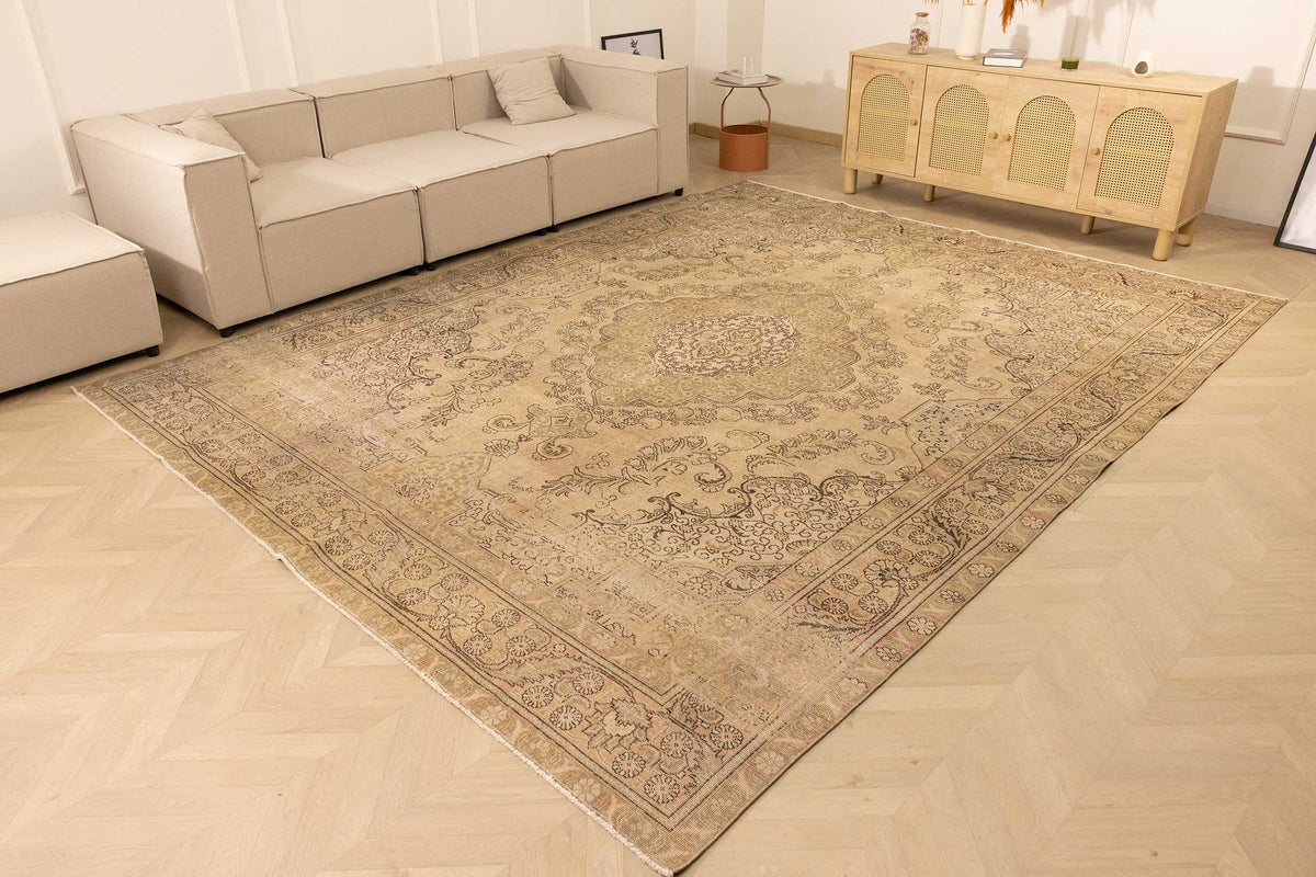 Vintage Southeastern Persian Style Oversize Rug 10x12 ft — Beige & Brown Medallion