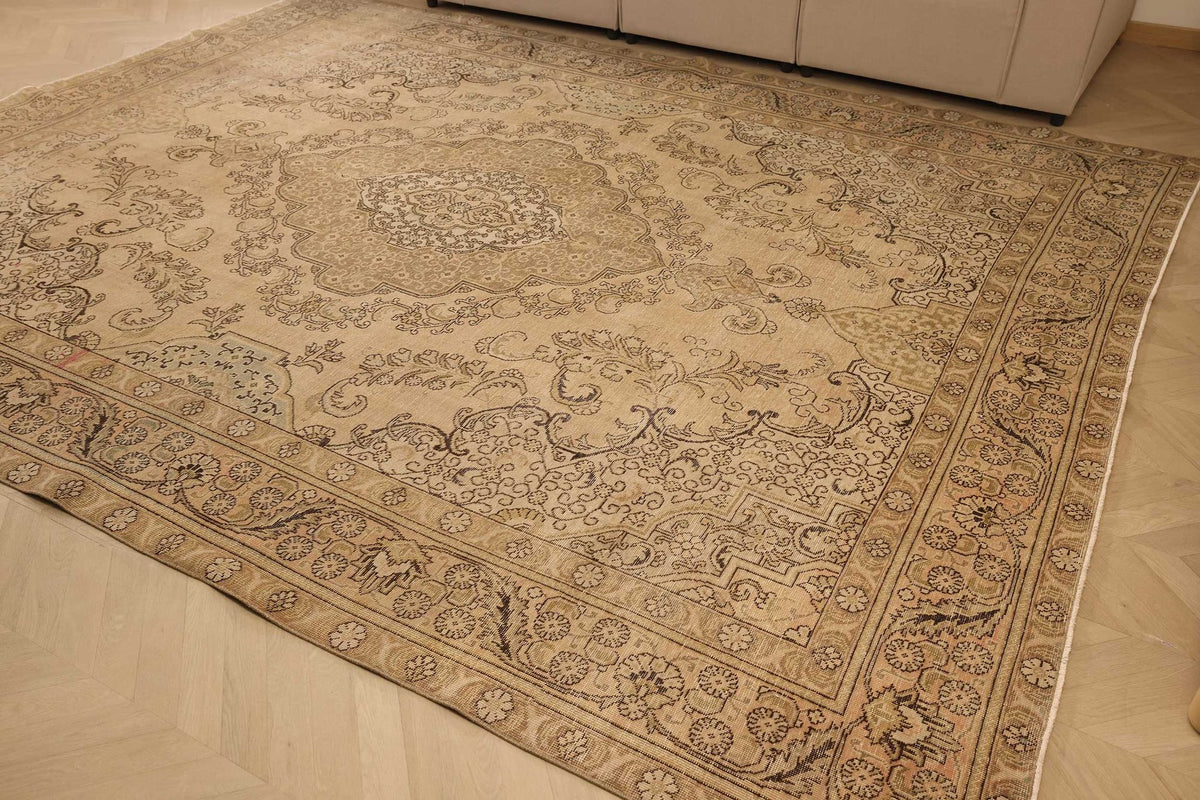 Vintage Southeastern Persian Style Oversize Rug 10x12 ft — Beige & Brown Medallion
