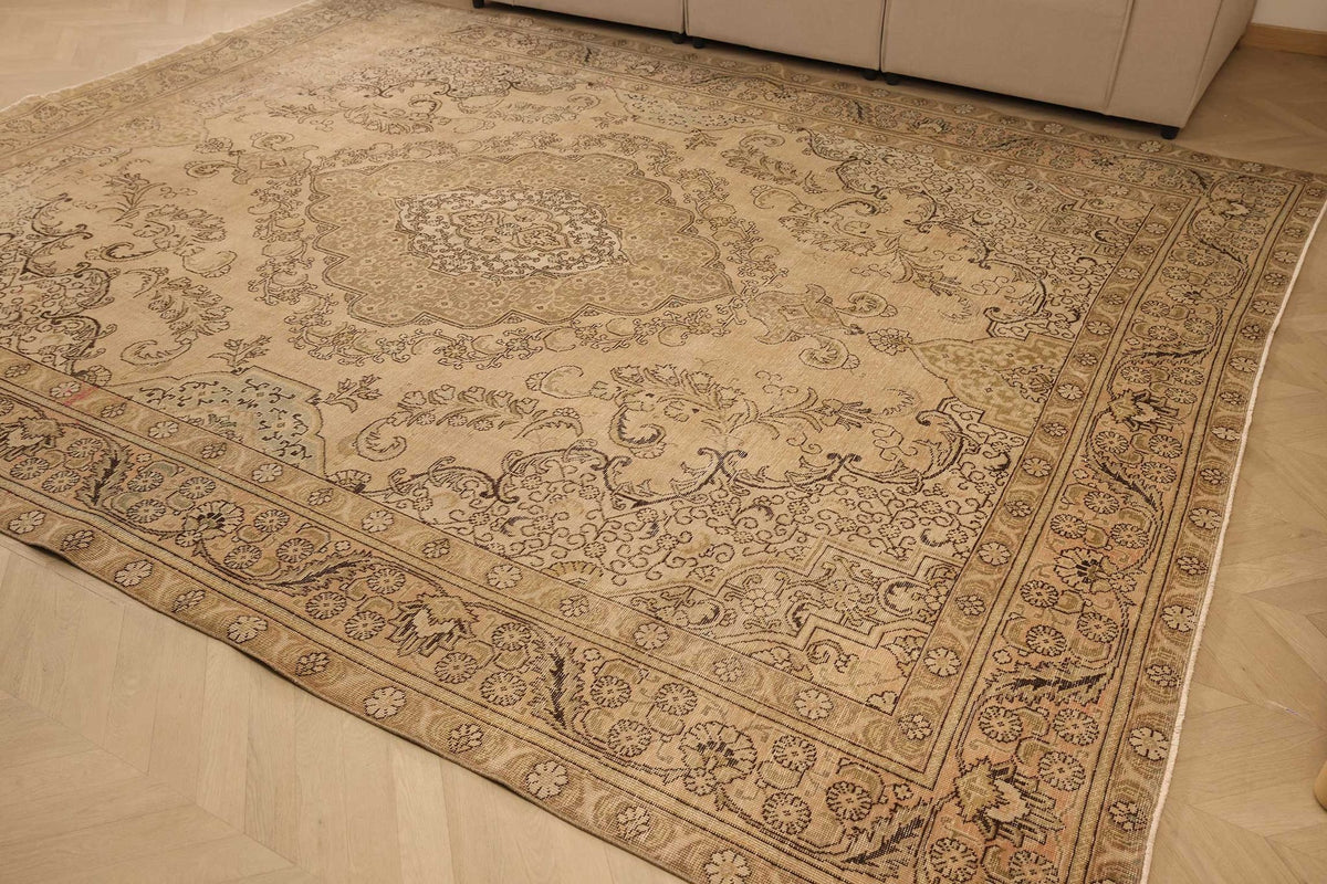 Vintage Southeastern Persian Style Oversize Rug 10x12 ft — Beige & Brown Medallion
