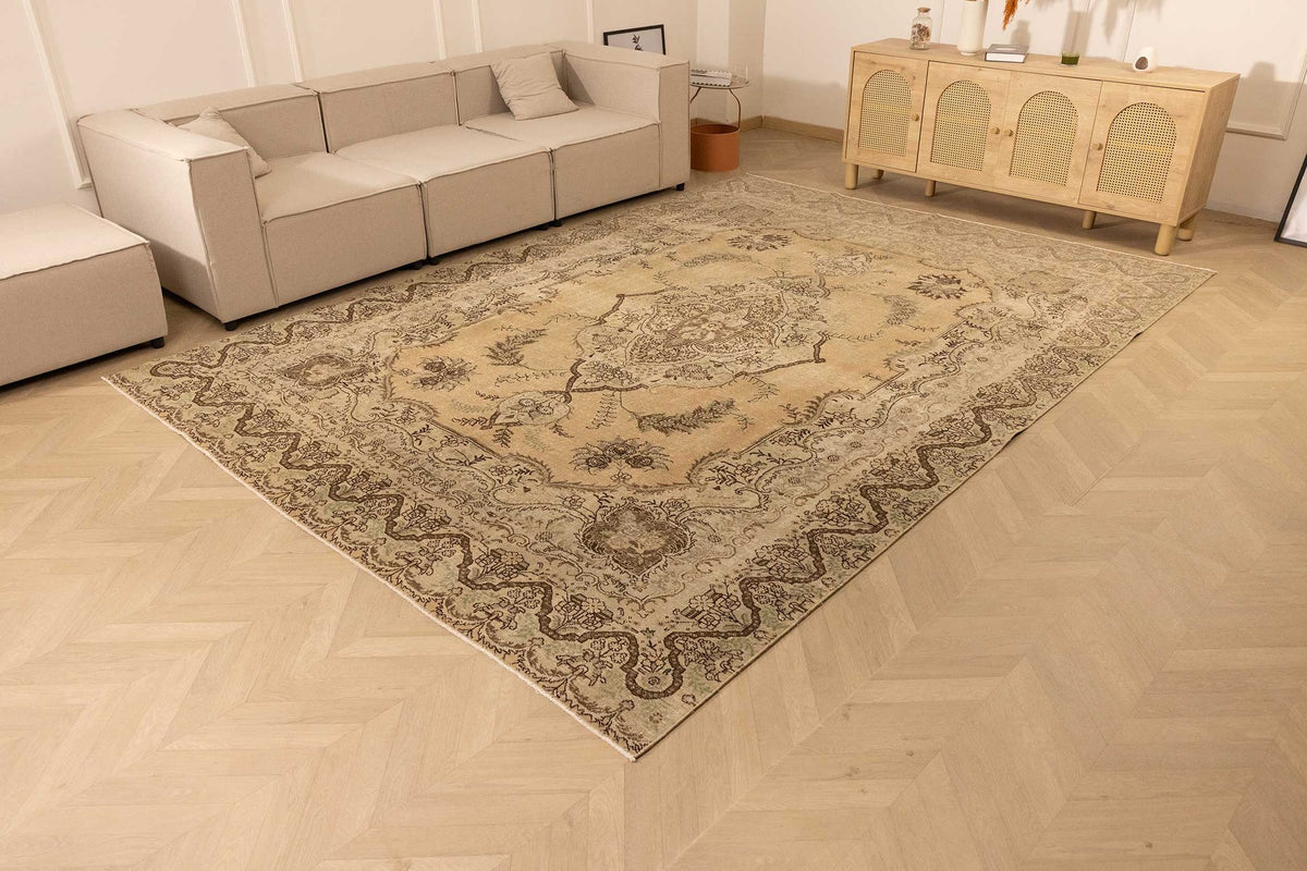 Vintage Southeastern Persian Style Oversize Rug 9x12 ft — Beige & Brown Medallion