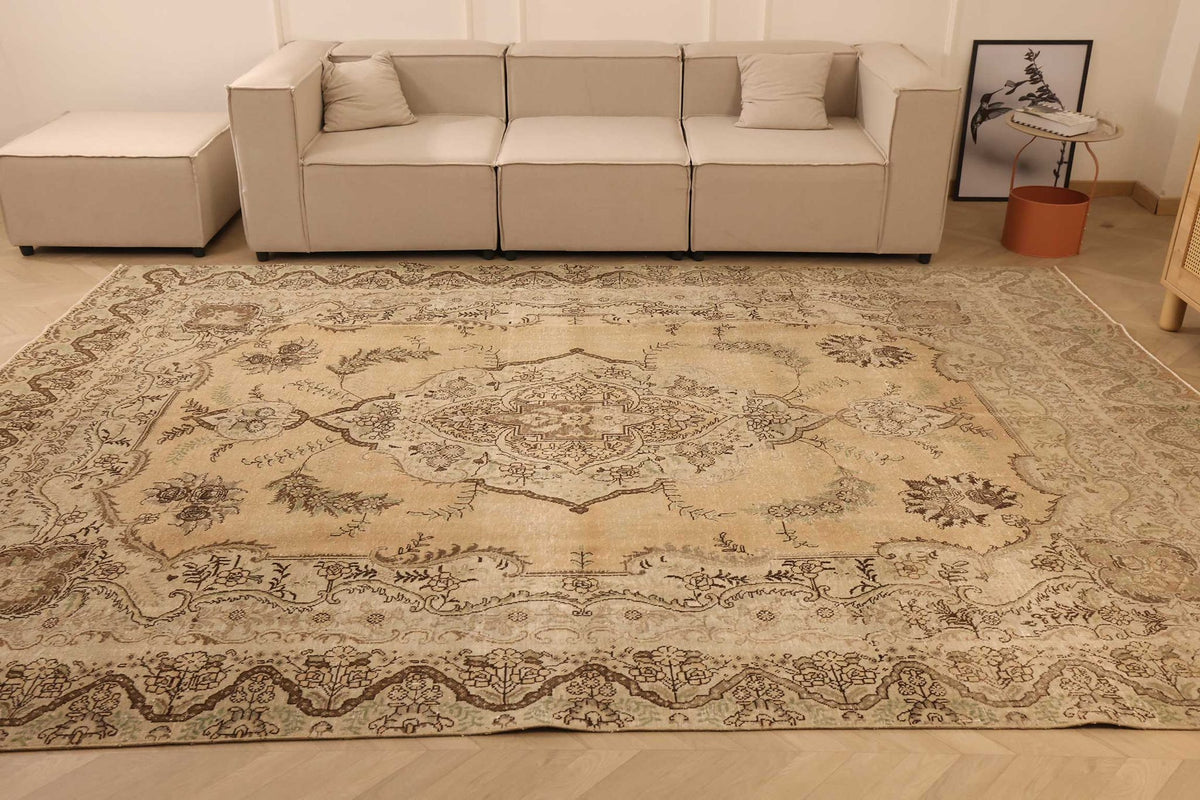 Vintage Southeastern Persian Style Oversize Rug 9x12 ft — Beige & Brown Medallion