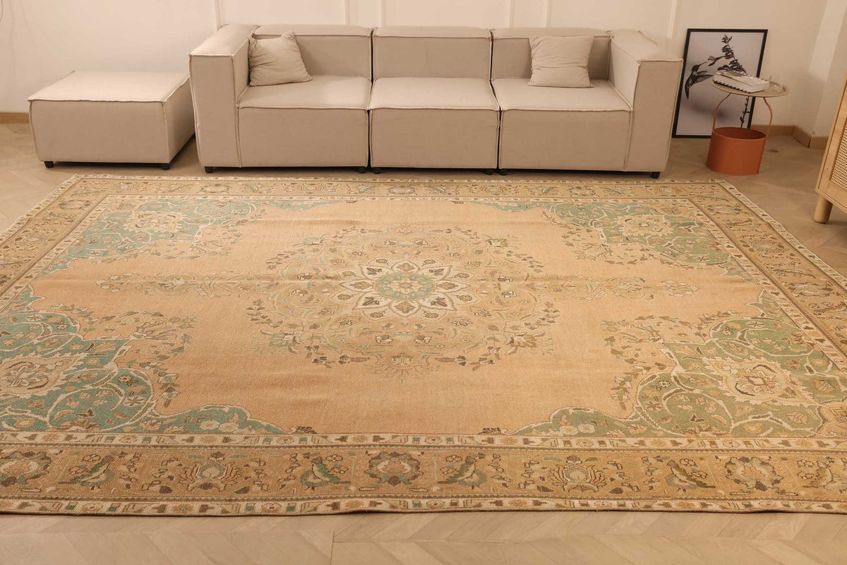 Vintage Southeastern Persian Style Oversize Rug 9x13 ft — Beige & Green Medallion