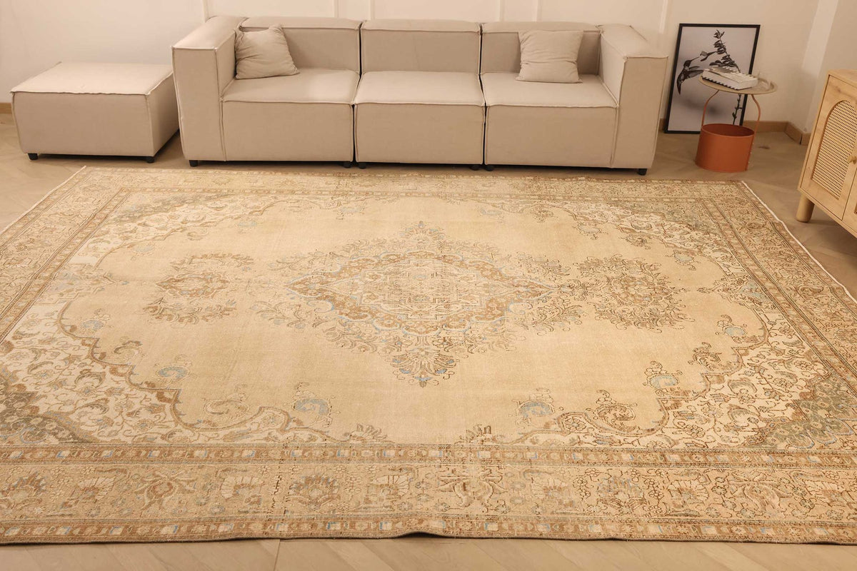 Vintage Southeastern Persian Style Oversize Rug 10x13 ft — Beige & Brown Medallion