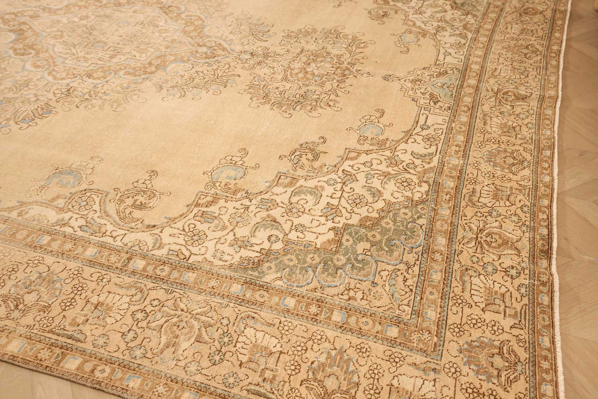 Vintage Southeastern Persian Style Oversize Rug 10x13 ft — Beige & Brown Medallion