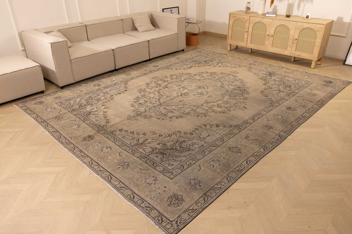 Vintage Southeastern Persian Style Oversize Rug 10x13 ft — Beige & Gray Medallion