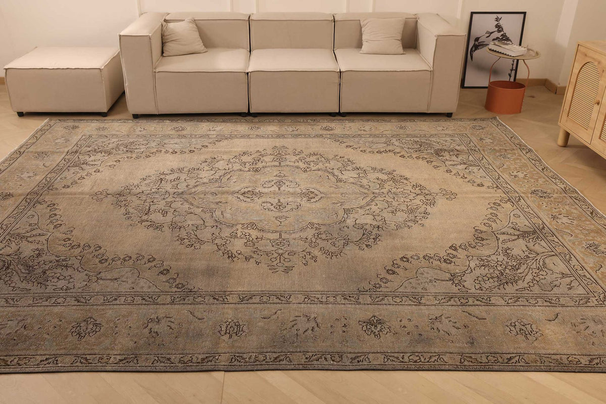Vintage Southeastern Persian Style Oversize Rug 10x13 ft — Beige & Gray Medallion
