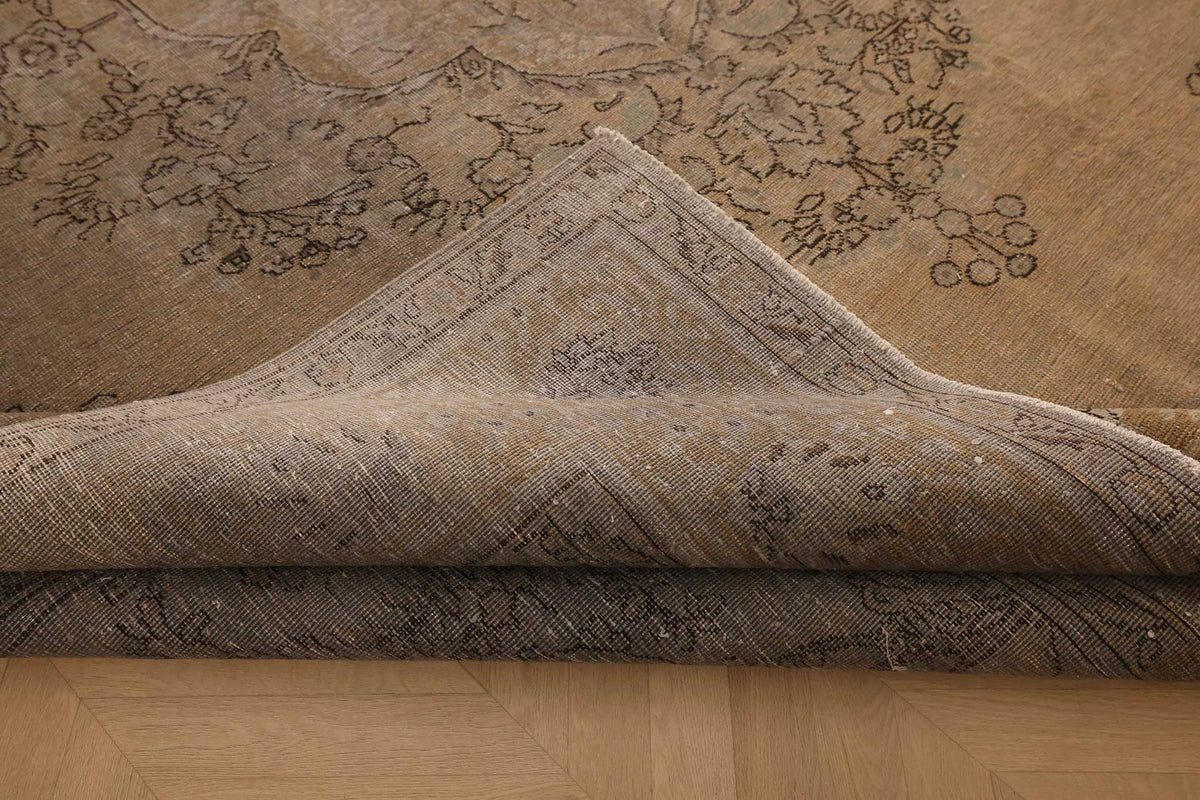 Vintage Southeastern Persian Style Oversize Rug 10x13 ft — Beige & Gray Medallion