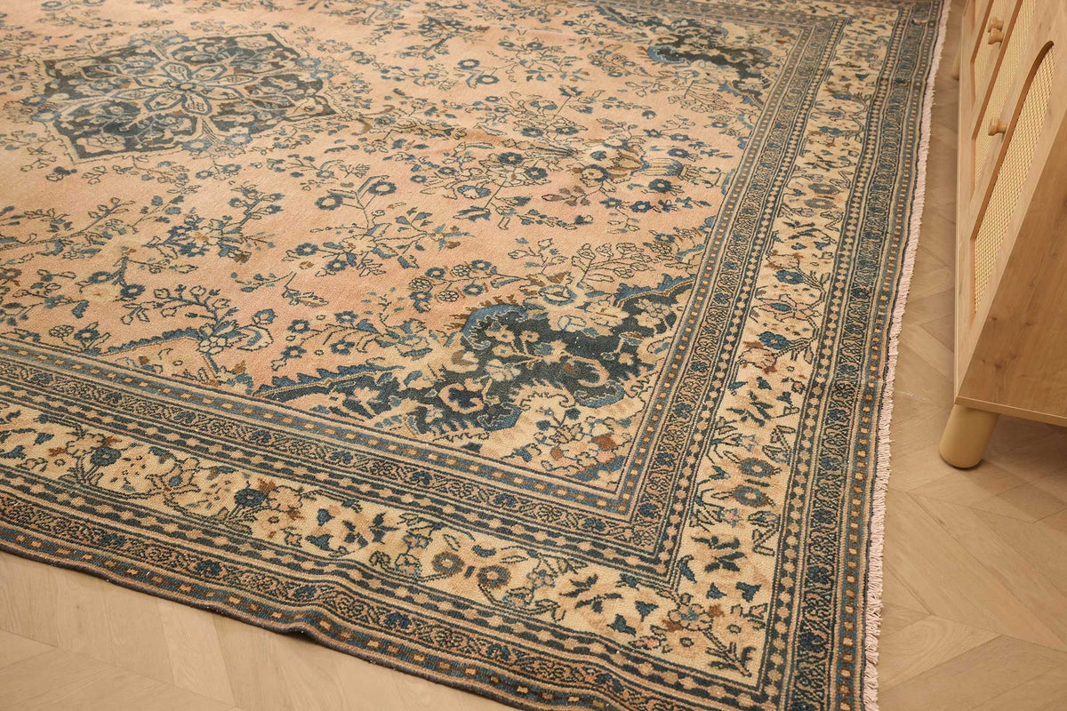 Vintage Southeastern Persian Style Oversize Rug 10x14 ft — Beige & Blue Medallion