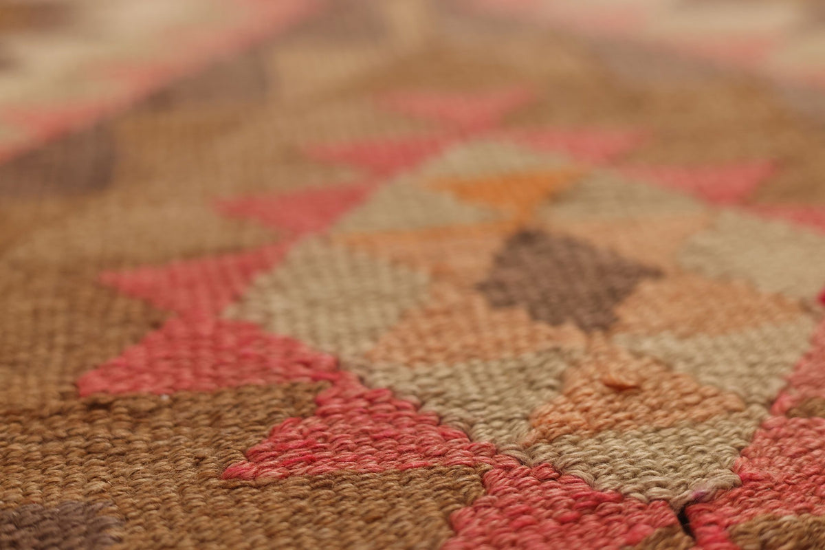 Vintage Southeastern Persian Style Kilim Runner Rug 3x9 ft — Beige & Brown Geometric