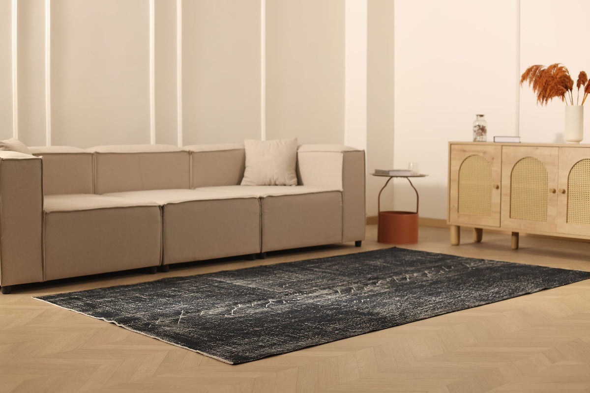Vintage Isparta Turkish Area Rug 5x9 ft — Gray Overdyed