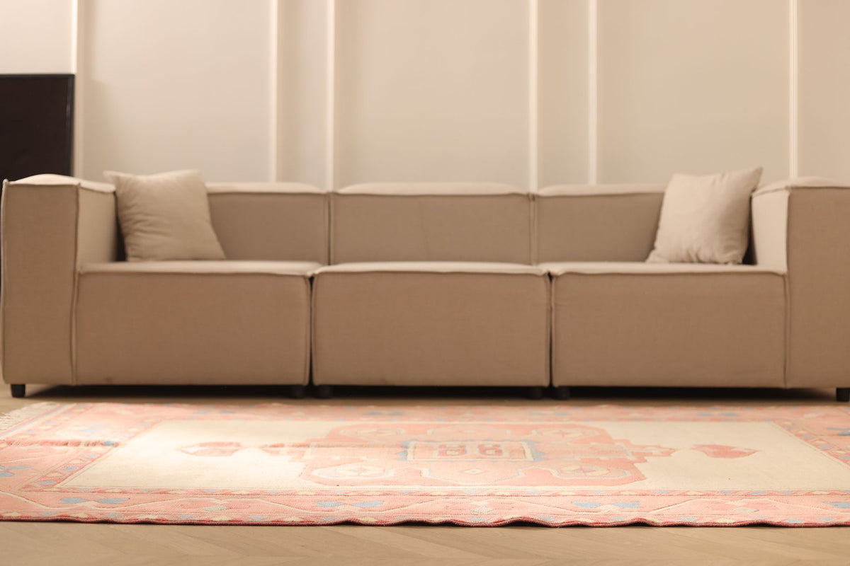 Vintage Uşak Turkish Area Rug 5x8 ft — Beige & Red Geometric