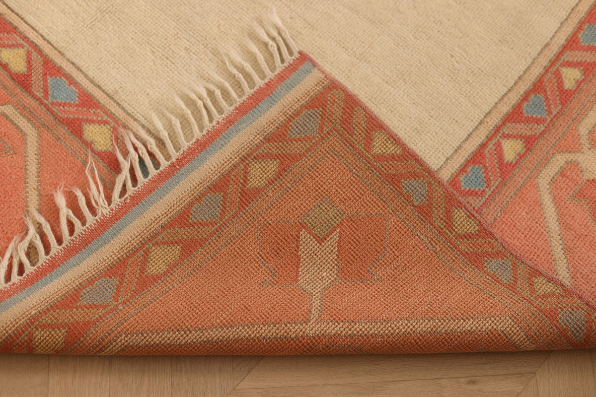 Vintage Uşak Turkish Area Rug 5x8 ft — Beige & Red Geometric