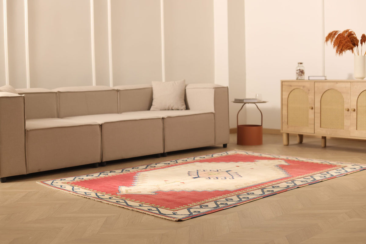 Vintage Malatya Turkish Area Rug 5x8 ft — Red & Beige Geometric