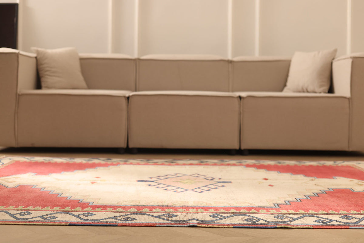 Vintage Malatya Turkish Area Rug 5x8 ft — Red & Beige Geometric