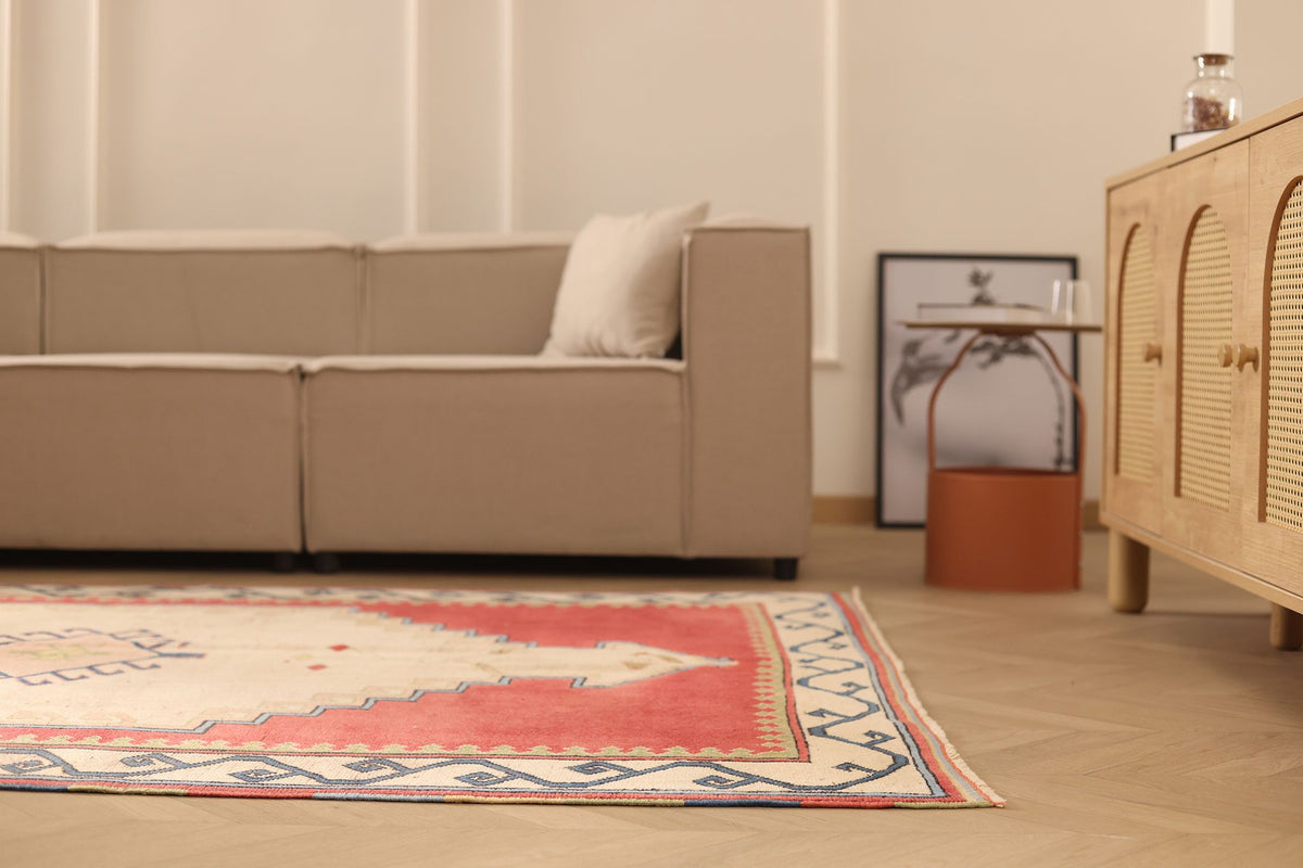 Vintage Malatya Turkish Area Rug 5x8 ft — Red & Beige Geometric