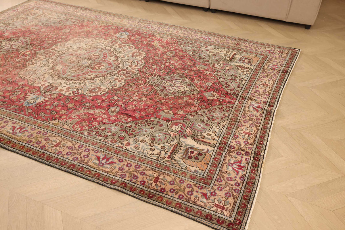 Vintage Kayseri Turkish Area Rug 6x9 ft — Red & Beige Medallion