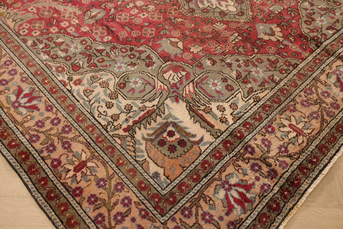Vintage Kayseri Turkish Area Rug 6x9 ft — Red & Beige Medallion