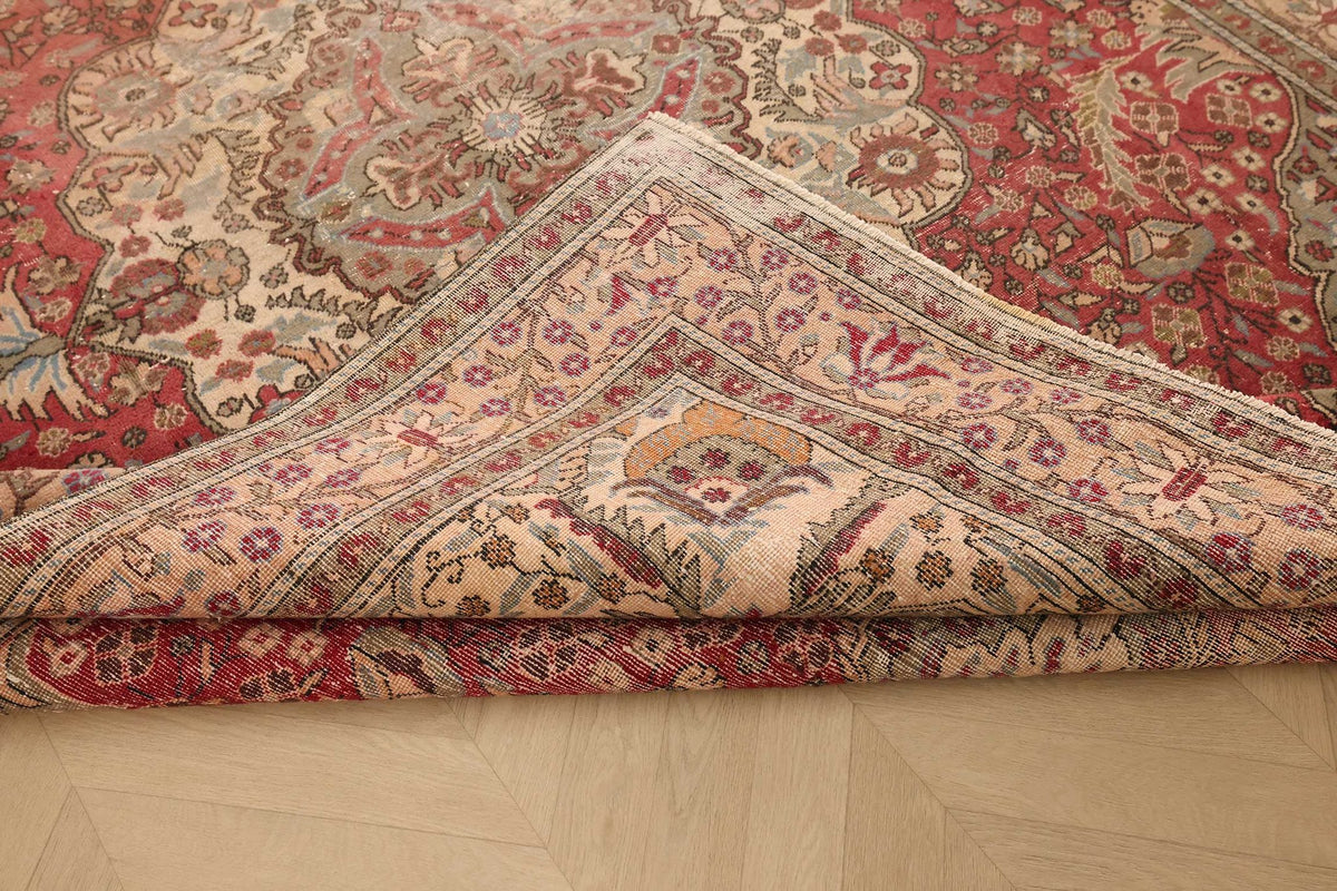 Vintage Kayseri Turkish Area Rug 6x9 ft — Red & Beige Medallion