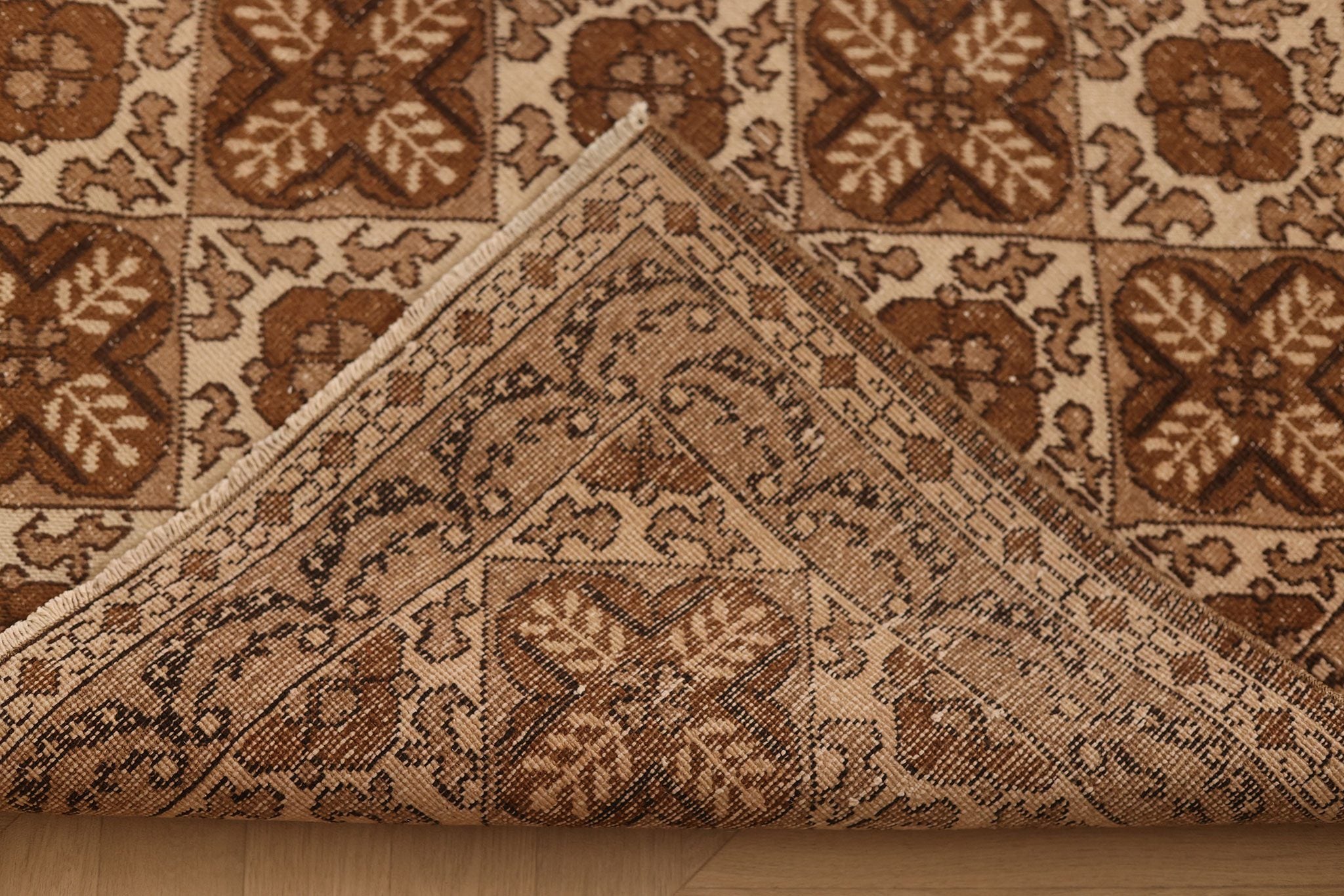 Vintage Uşak Turkish Area Rug 5x7 ft — Brown & Beige Floral
