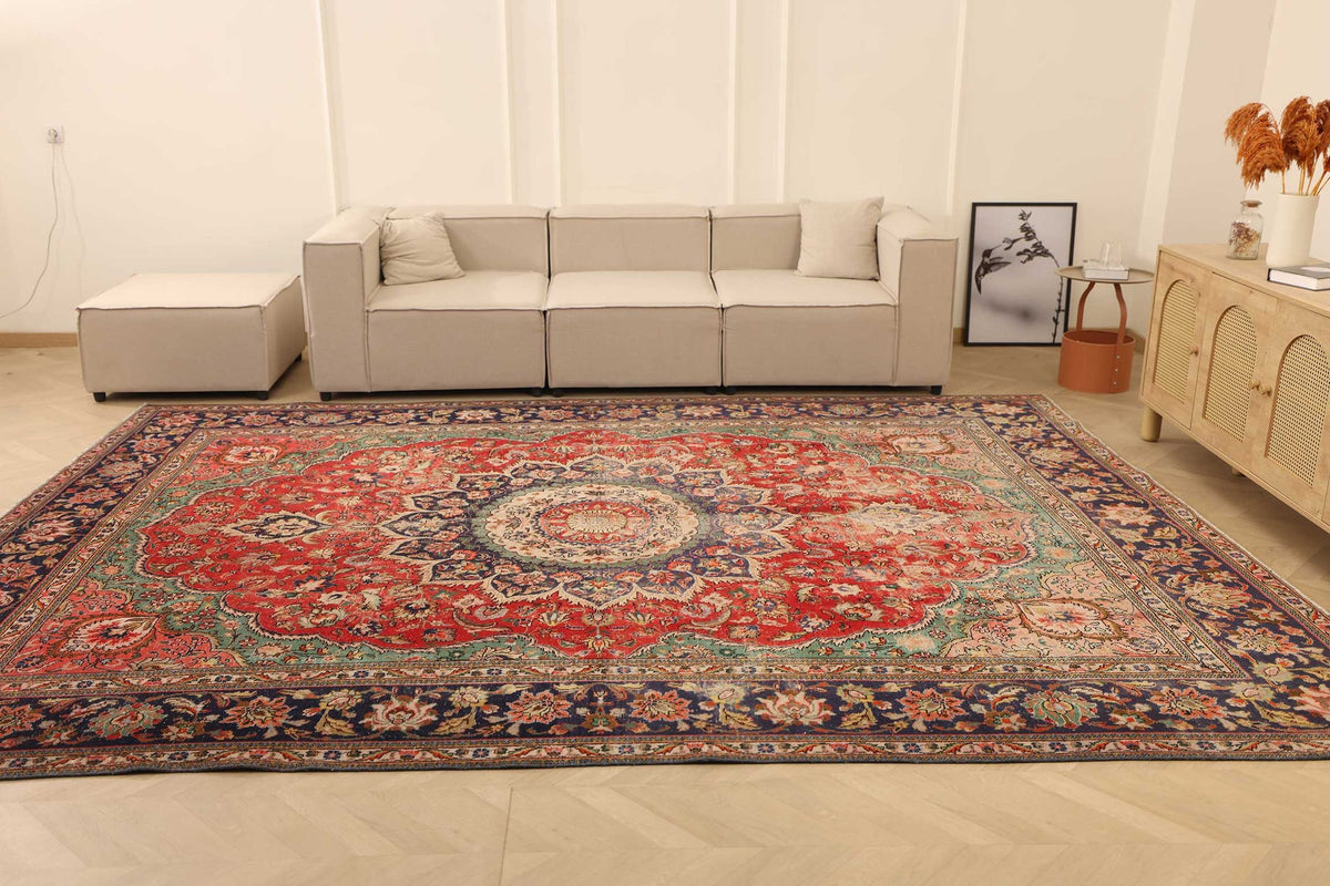 Vintage Southeastern Persian Style Oversize Rug 10x13 ft — Red & Green Medallion