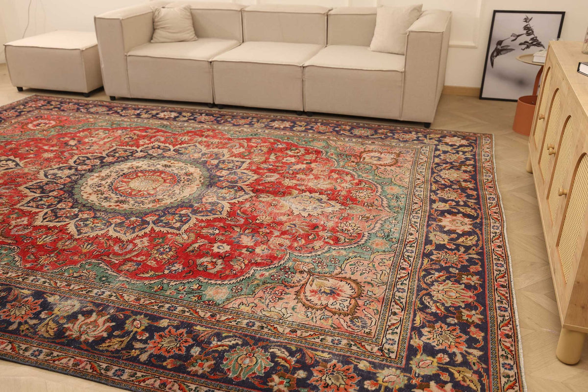 Vintage Southeastern Persian Style Oversize Rug 10x13 ft — Red & Green Medallion