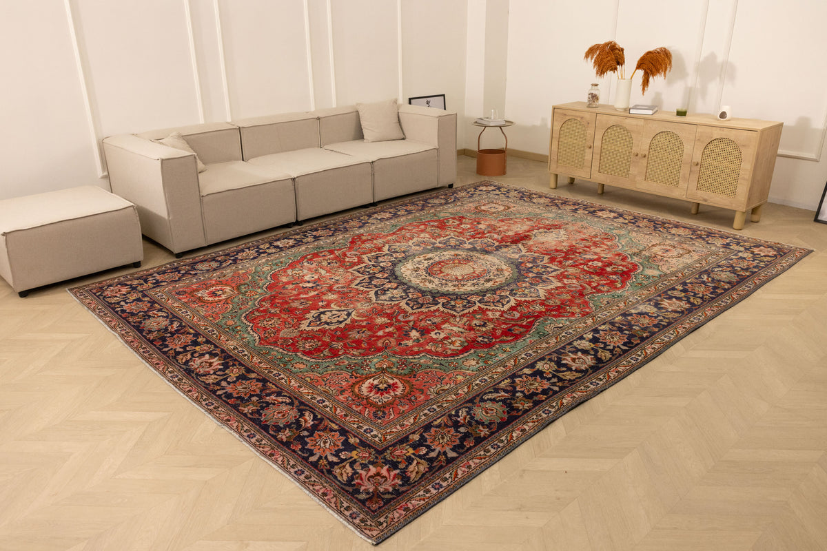 Vintage Southeastern Persian Style Oversize Rug 10x13 ft — Red & Green Medallion